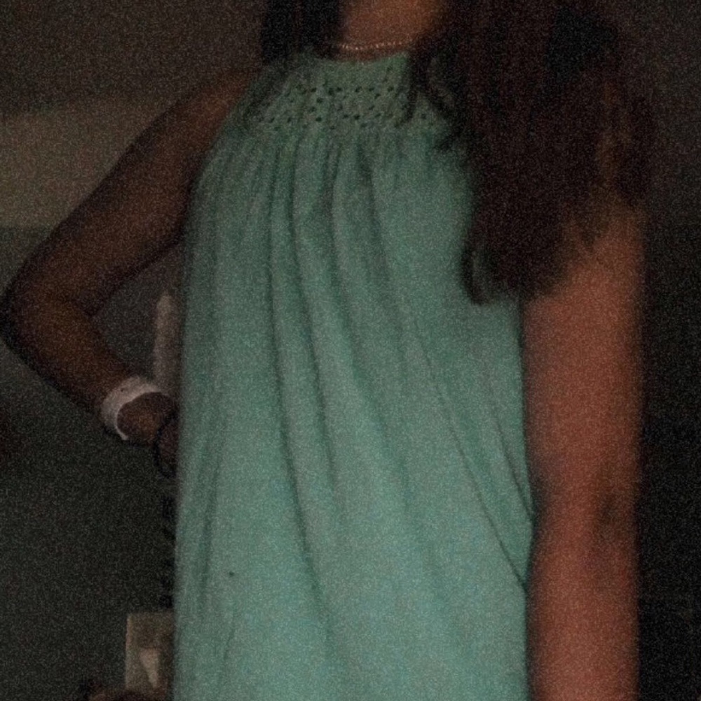 teal tank top with pattern at the top⭐️